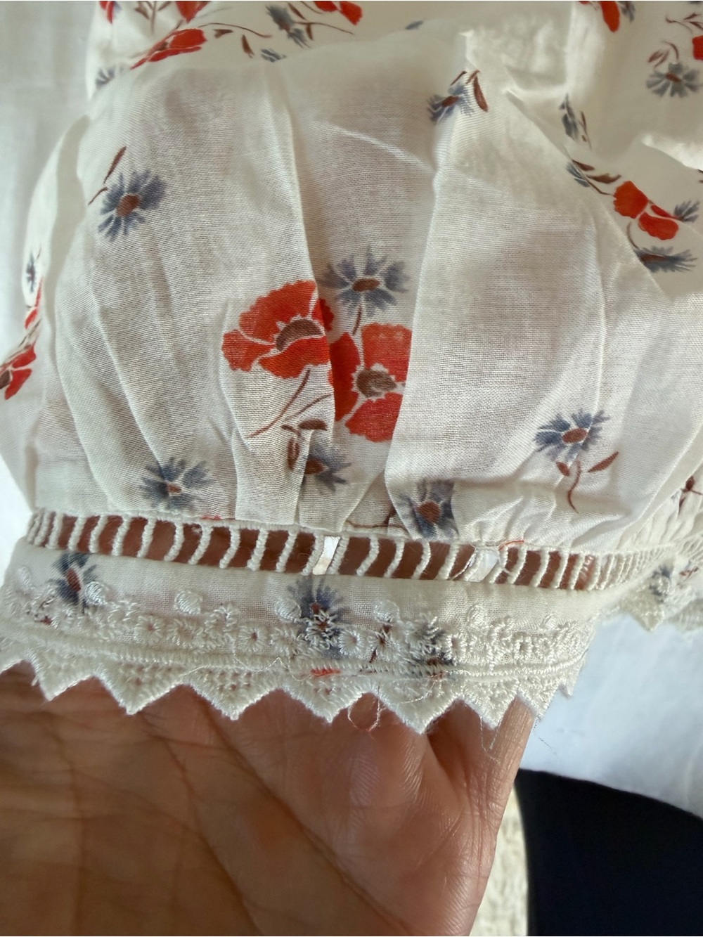 Doen traveler top in poppy field, medium - Picture 4 of 4